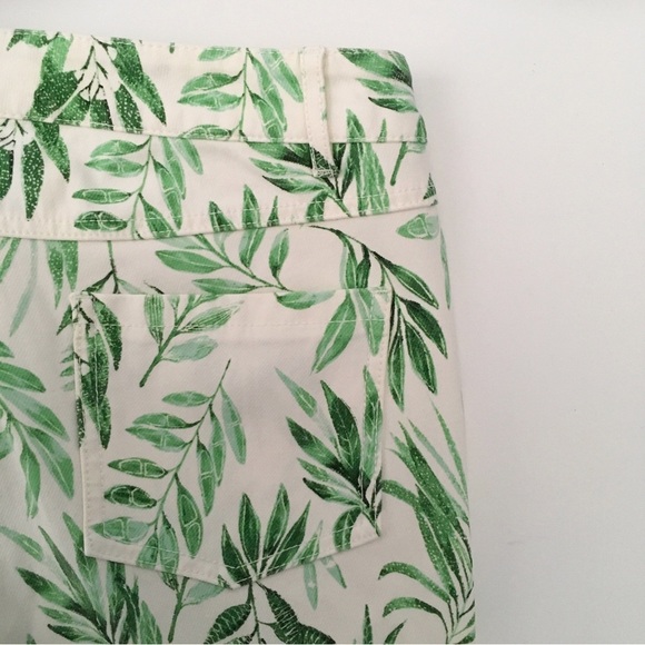 J. McLaughlin Lexi Beaumont Leaf Print Jeans - Picture 6 of 8